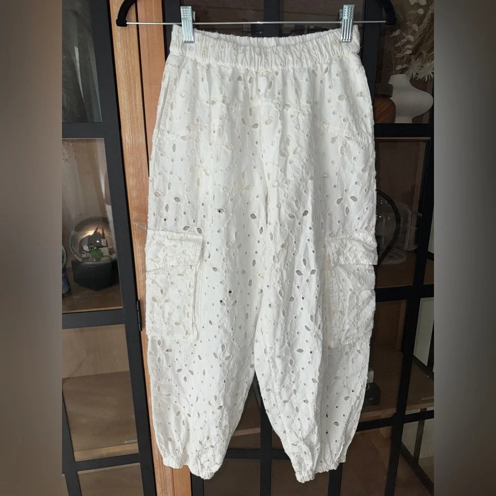 Zara Kids barrel leg pants eyelet girls ecru beige cargo embroidered CONTRASTING